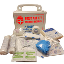 CSA BASIC SMALL FIRST AID KIT PLASTIC BOX